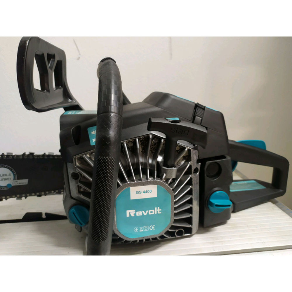 Бензопила Revolt GS4400